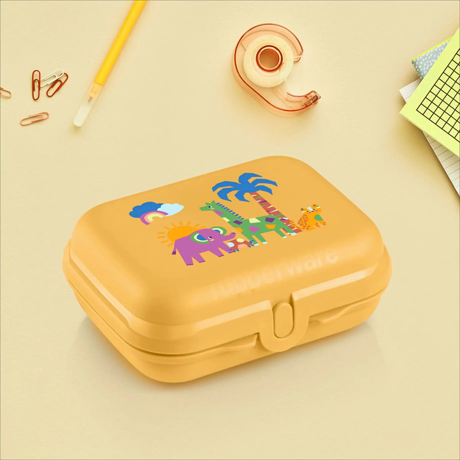 Kleiner Twin Oyster Safari gelb der Marke Tupperware / Kinder Brotbox / Safari Design / Ideal zum Mitnehmen / Kinderfreundlicher Verschluss / deckel zum Aufklappen / abgerundete Form / Hier direkt online kaufen 