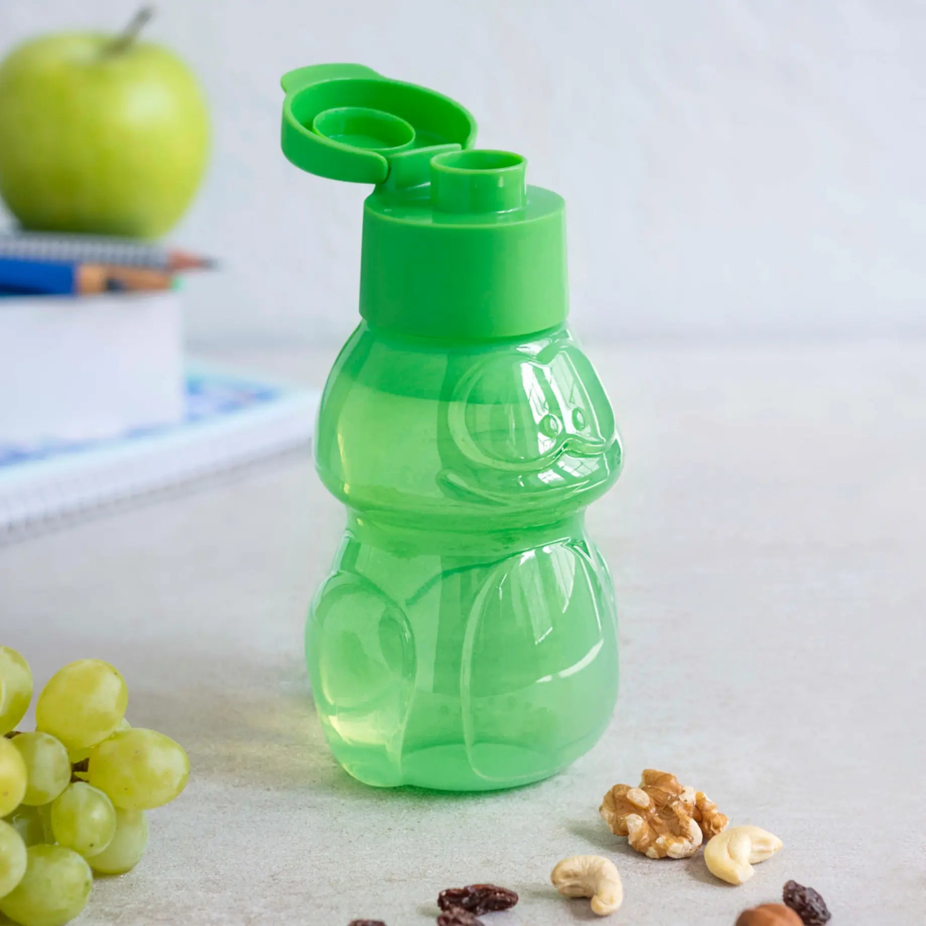 Kleine EcoEasy 350ml Trinkflasche für Kinder von der Marke Tupperware / Frosch Form in der Farbe Grün / leicht befüll bar / einfach zu Reinigen / Spaß beim Trinken durch das Design / Hier direkt online kaufen
