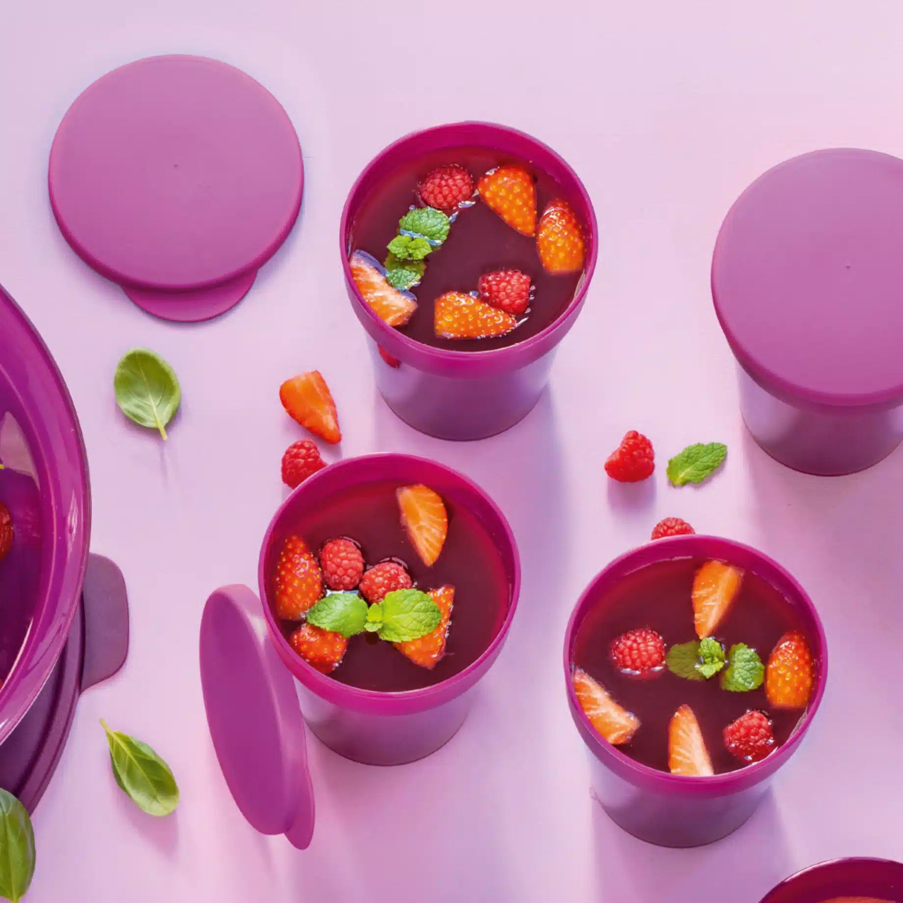 Aloha Becher 470ml mit Deckel von der Marke Tupperware in der Farbe Beere / Perfekt fürs nächste Picknick / robust und wieder verwendbar / platzsparend / Hier direkt online kaufen