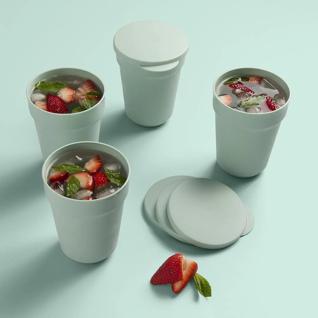 Aloha Becher 470ml mit Deckel, von der Marke Tupperware in der Farbe Grün / Platzsparend / Perfekt für Unterwegs / In Ergonomischer Form / Leichtes aber Stabiles Material / Auf dem Bild sind Becher mit und ohne Deckel zusehen / Hier direkt online kaufen