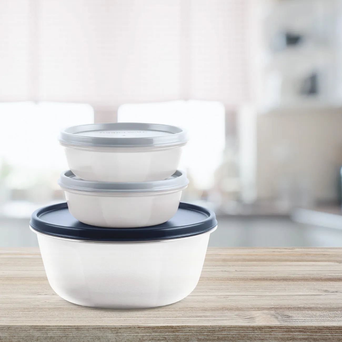 Frische Trio Clarissa Set von der Marke Tupperware / besteht aus 2x 300ml und 1x 1,4l Schüsseln mit Deckel / Ideal zu Vorbereiten und Mitnehmen / Vorbereiten Frischhalten und Servieren / Deckel mit Sicherheitsverschluss schließen Luft und Wasserdicht / Schüsseln bei nicht Verwendung platzsparend ineinander stapelbar / Frischebehälter mit Deckel / Hier direkt online kaufen