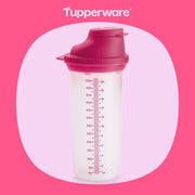 Shake- IT 600ml von der Marke Tupperware / in der Farbe Lila / zum Messen, Mixen und Shaken / mit integriertem Tropfschutz / Ideal kombinierbar mit dem Rühr Mix / Hier direkt online kaufen