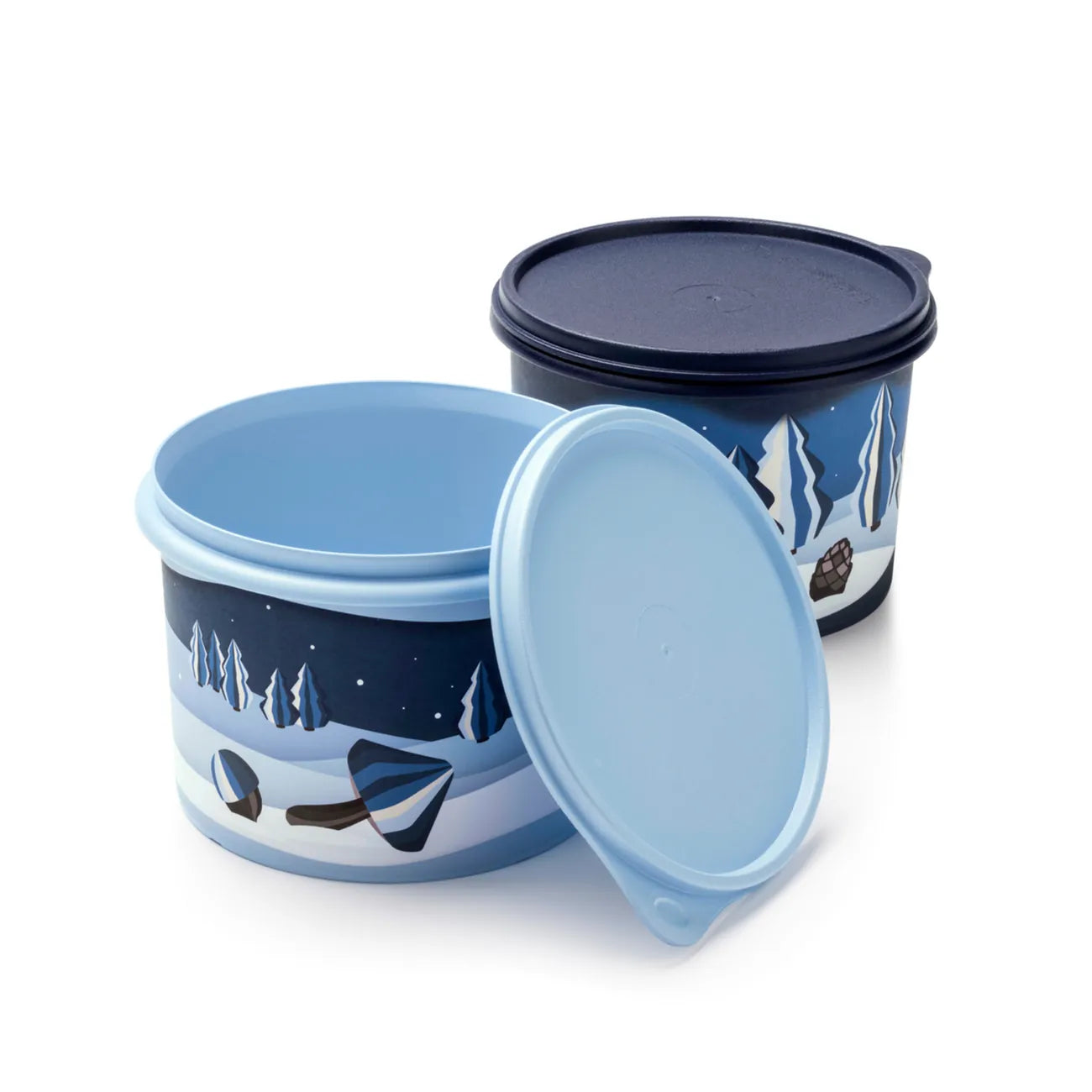 Winter-Set Winterzauber Runde 1,1 l Rundix von der Marke Tupperware / 2 Behälter / Ideal zum Frischalten und Aufbewahren / Stapelbar / in Winter Wonder Design / Luft und Wasserdichter Deckel / Platzsparend / Beispielbild ein Deckel geöffnet / Hier direkt online kaufen 