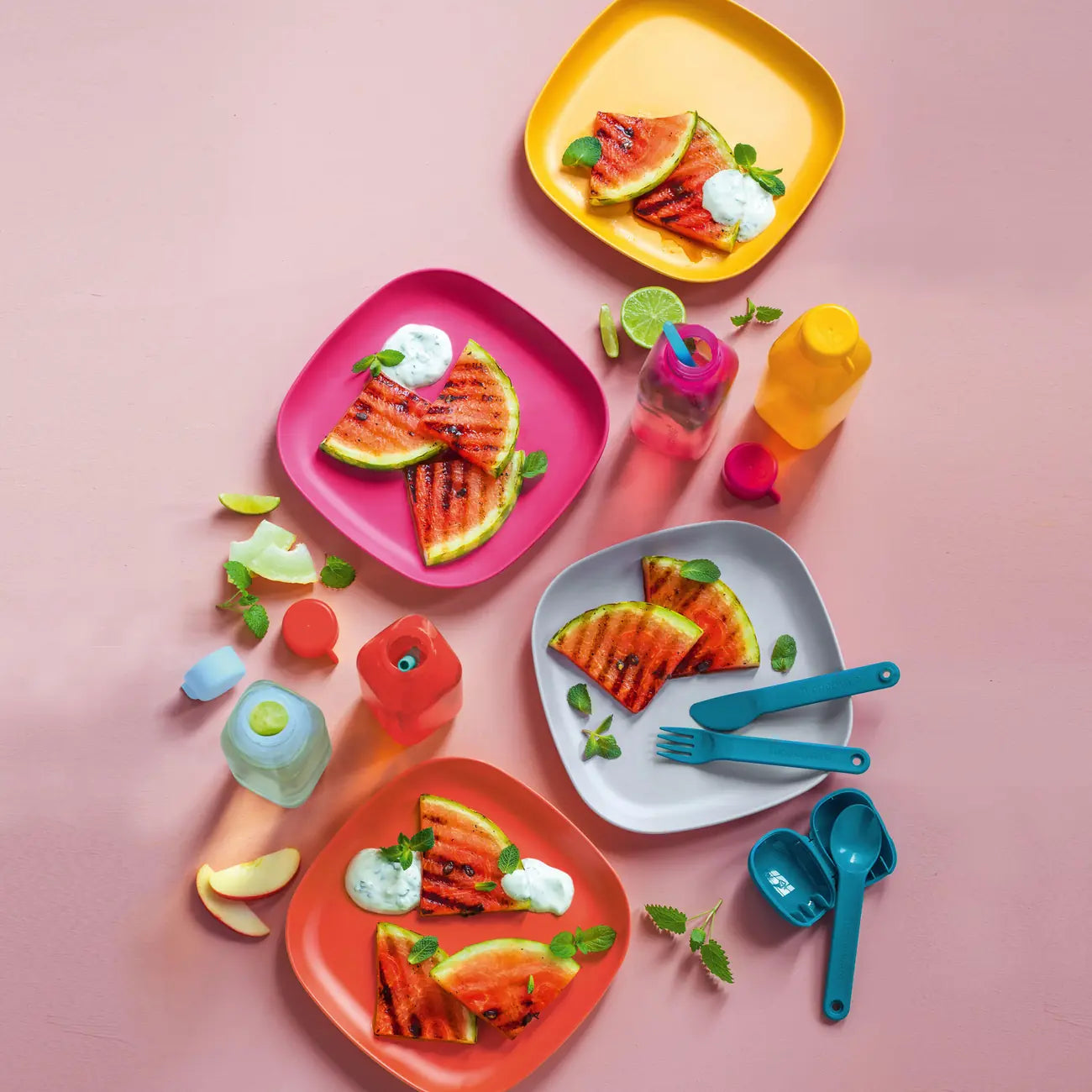 Eco Picknick Teller Set von der Marke Tupperware / 4 Stück / Für mehr Farbe auf dem Tisch / Nachhaltig und Praktisch / Perfekt für drinnen, draußen und Unterwegs / Alle Farben auf diesem Bild zusehen / Hier direkt online kaufen 