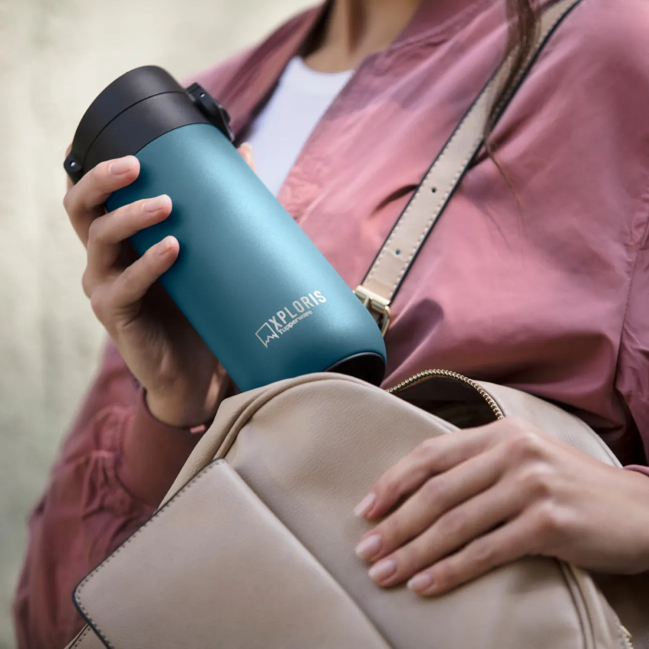 Xploris Trinkbecher 450ml von der Marke Tupperware / Stylisch und funktional / To Go Thermobehälter / Mit Sicherheitsverschluss / gut in der Hand haltbar / Passt Perfekt in Tasche oder Rucksack / Hier direkt online kaufen 