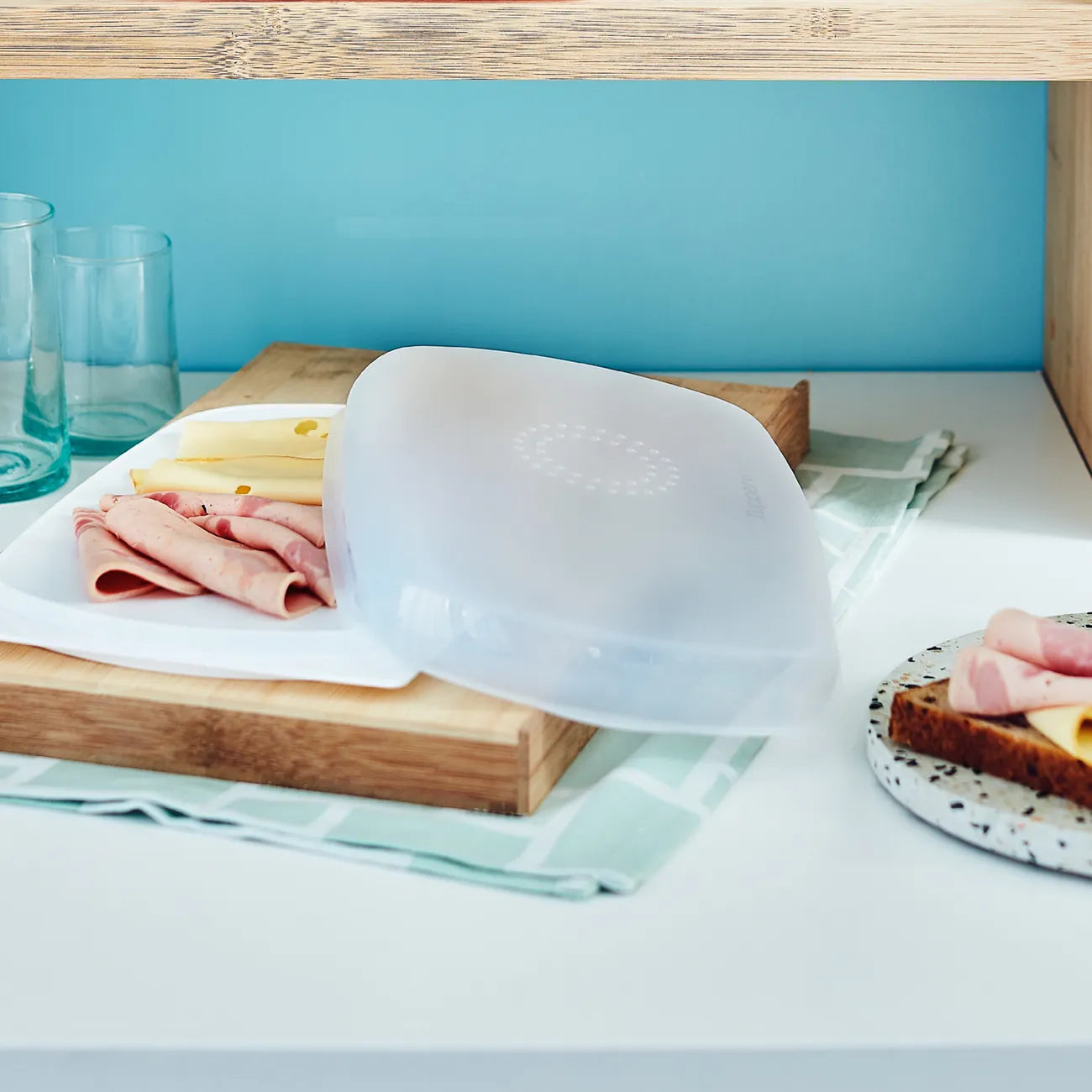 Scheiben KäseMax flach von der Marke Tupperware / geeignet für scheibenkäse und Wurst / Kühlschrankbehälter / mit Filtereinsatz im Deckel / Hier direkt online kaufen