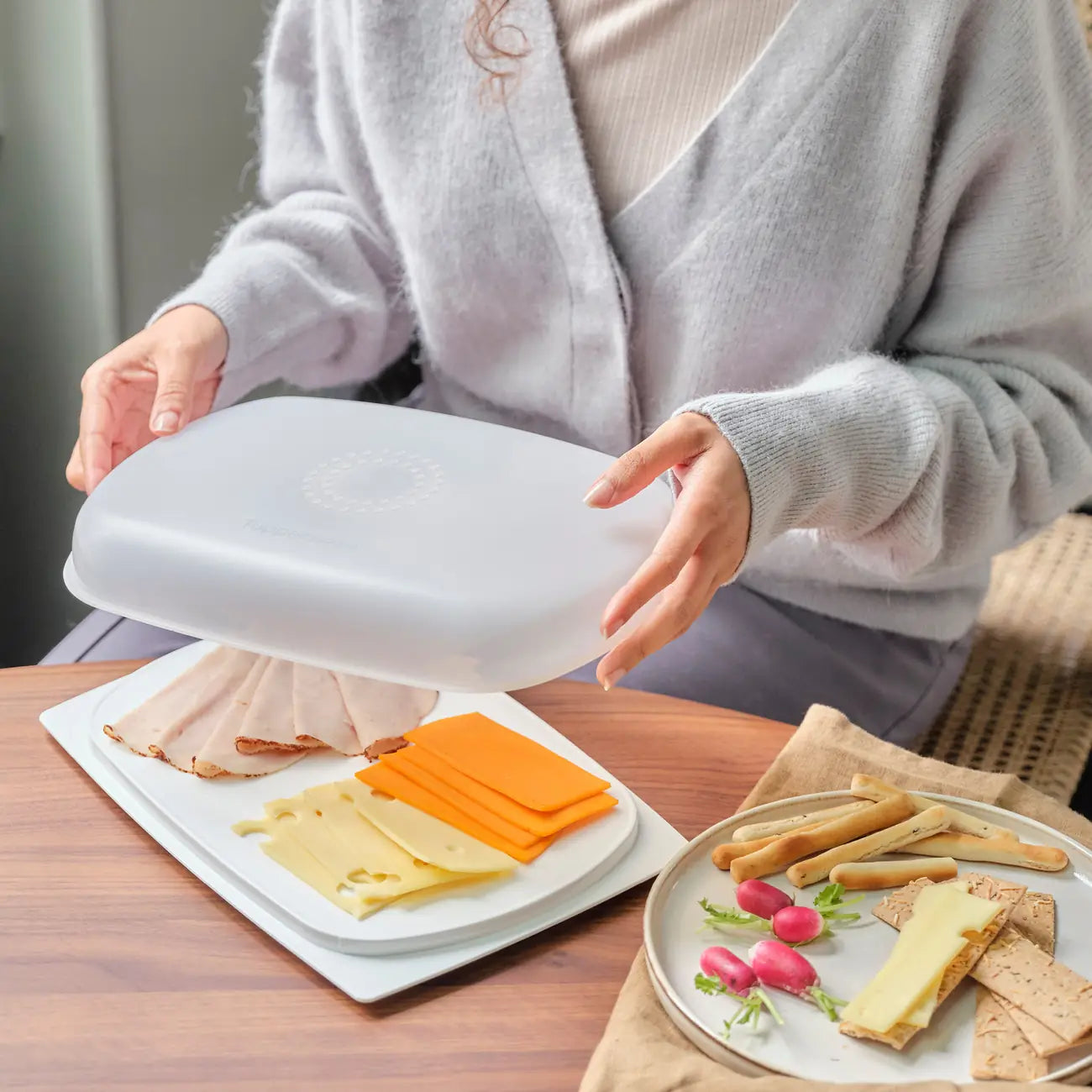Scheiben KäseMax flach von der Marke Tupperware / geeignet für scheibenkäse und Wurst / Kühlschrankbehälter / mit Filtereinsatz im Deckel / Hier direkt online kaufen