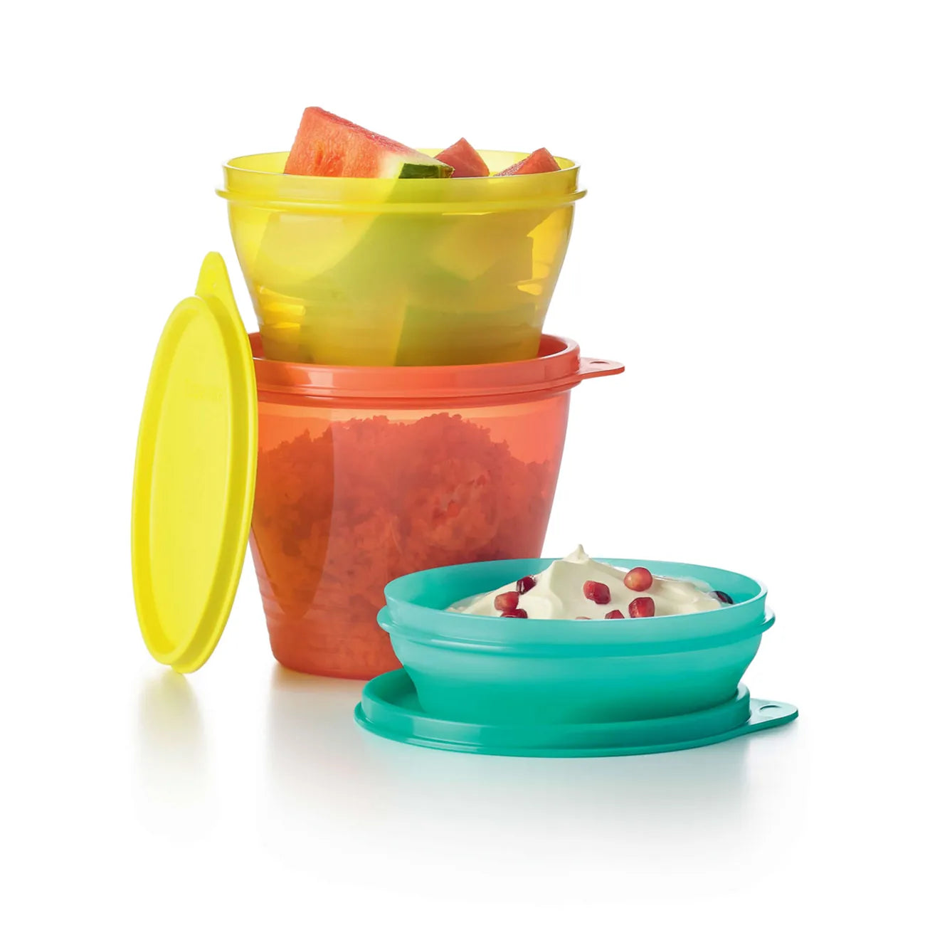 Classic Set klein 3 Bunte Frische Behälter von der Marke Tupperware / mit 240ml, 500ml und 800ml Füllmenge / Perfekt zum Mitnehmen / Luftdichter Deckel / Stapelbar / Farbenfroh / Beispielbild Behälter gefüllt / Hier direkt online kaufen 