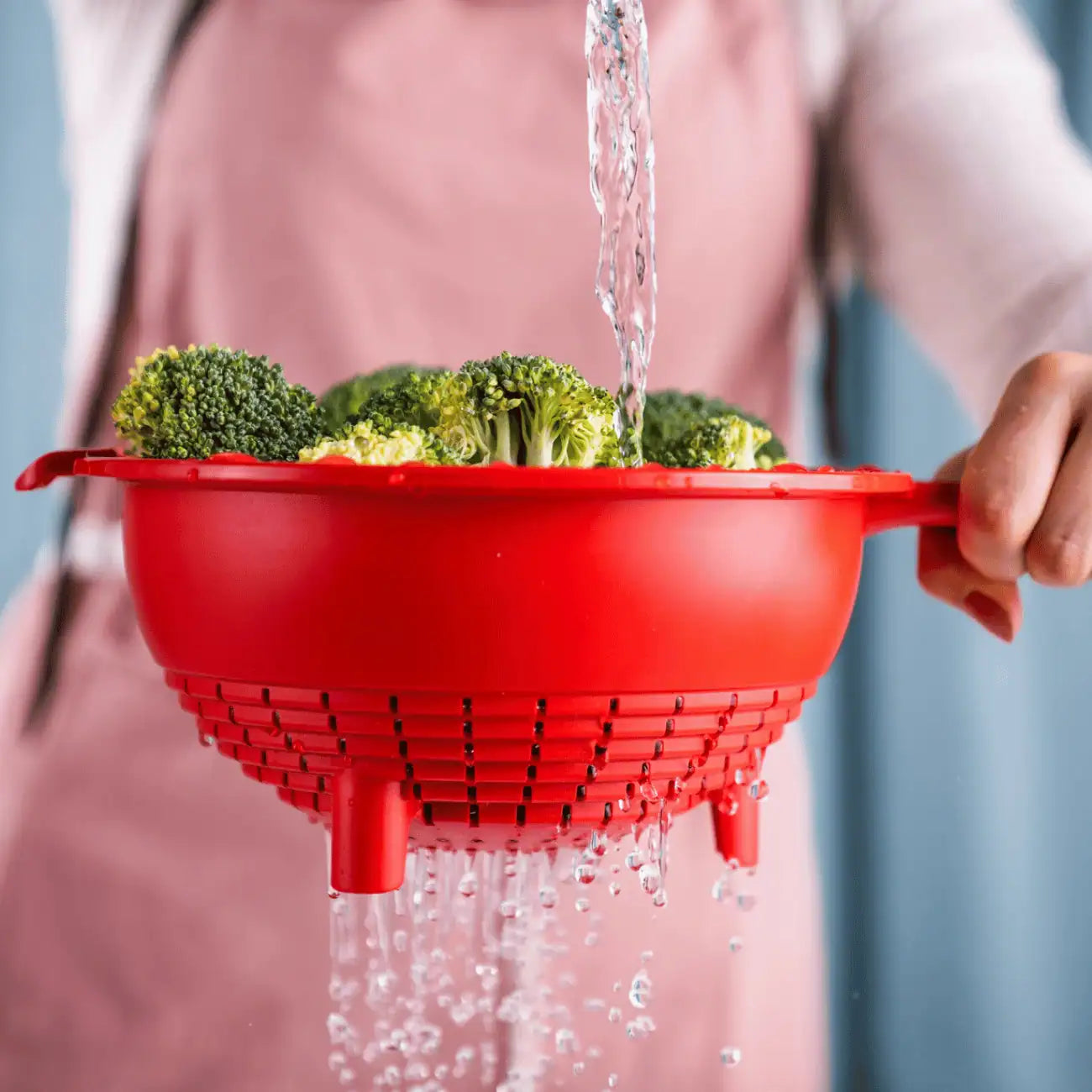 D012 Saladin Multisieb von der Marke Tupperware / in der Farbe rot / ein kleines und ein großes Sieb / Ideal zum Abschütten, sieben und waschen / passend für verschiedene Töpfe / Hier direkt online kaufen