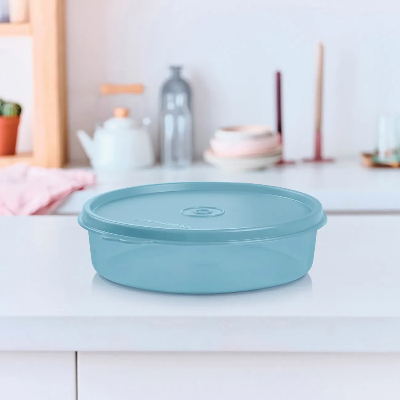 Frische Behälter 410ml von der Marke Tupperware / in der Farbe Blau / Allrounder im Thema Aufbewahrung / Passt perfekt in den Rucksack / Ideal für Unterwegs / Stapelbar / mit Universaldeckel / Hier direkt online kaufen 
