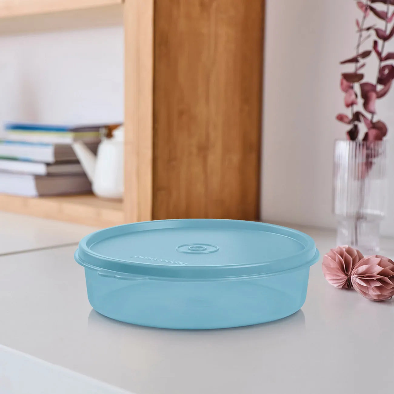 Frische Behälter 410ml von der Marke Tupperware / Allrounder im Thema Aufbewahrung / Passt perfekt in den Rucksack / Ideal für Unterwegs / Stapelbar / mit Universaldeckel / Ansicht von Vorne / Hier direkt online kaufen 