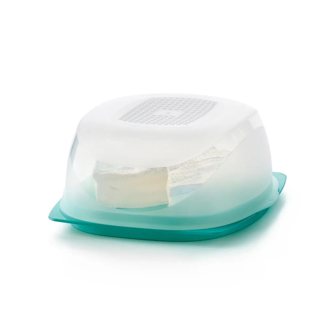 Mini KäseMax mit CondensControl von der Marke  Tupperware  / in der Farbe Grün / Käse wird Optimal im Kühlschrank gelagert / Spülmaschinen geeignet / mit Integrierter Servierplatte / Beispielbild mit Käse im Behälter 2 / Hier direkt online kaufen
