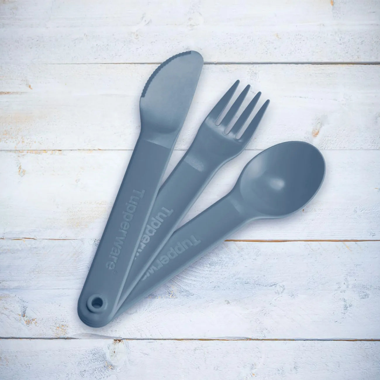 Besteck Set von der Marke Tupperware / Messer, Löffel und Gabel / Ideale Ergänzung zur Aloha Serie / Für Unterwegs oder bei Grillabenden Perfekt / handlich zusammen Steck bar / Platzsparende Aufbewahrung / Ansicht Besteck von Oben / Hier direkt online kaufen 
