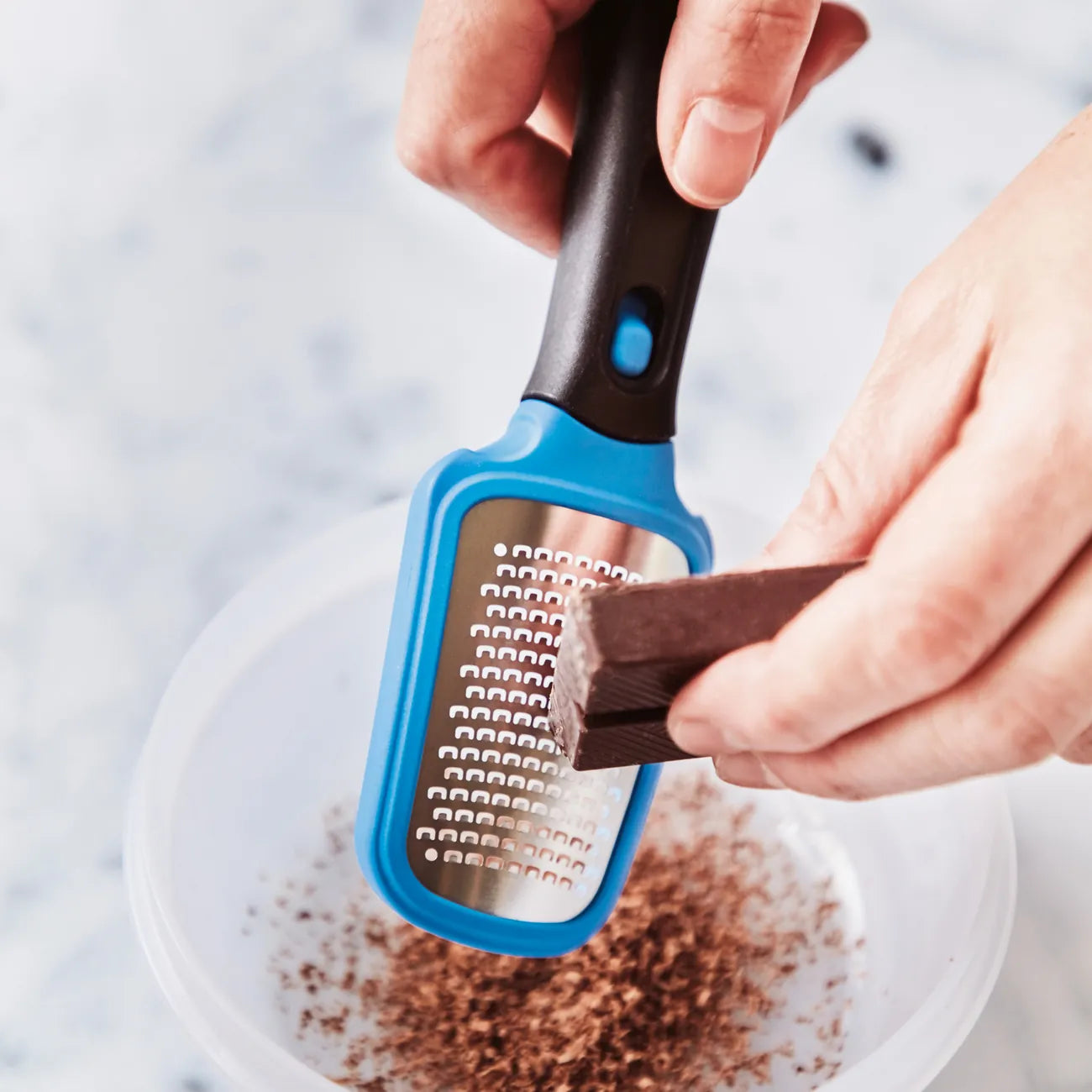 Klick Trio von der Marke Tupperware / Reibe, Schäfer und Presse in einem / Ideal für Gemüse, Obst oder auch zum Reiben von Schokolade und anderen Backzutaten / hier direkt online kaufen