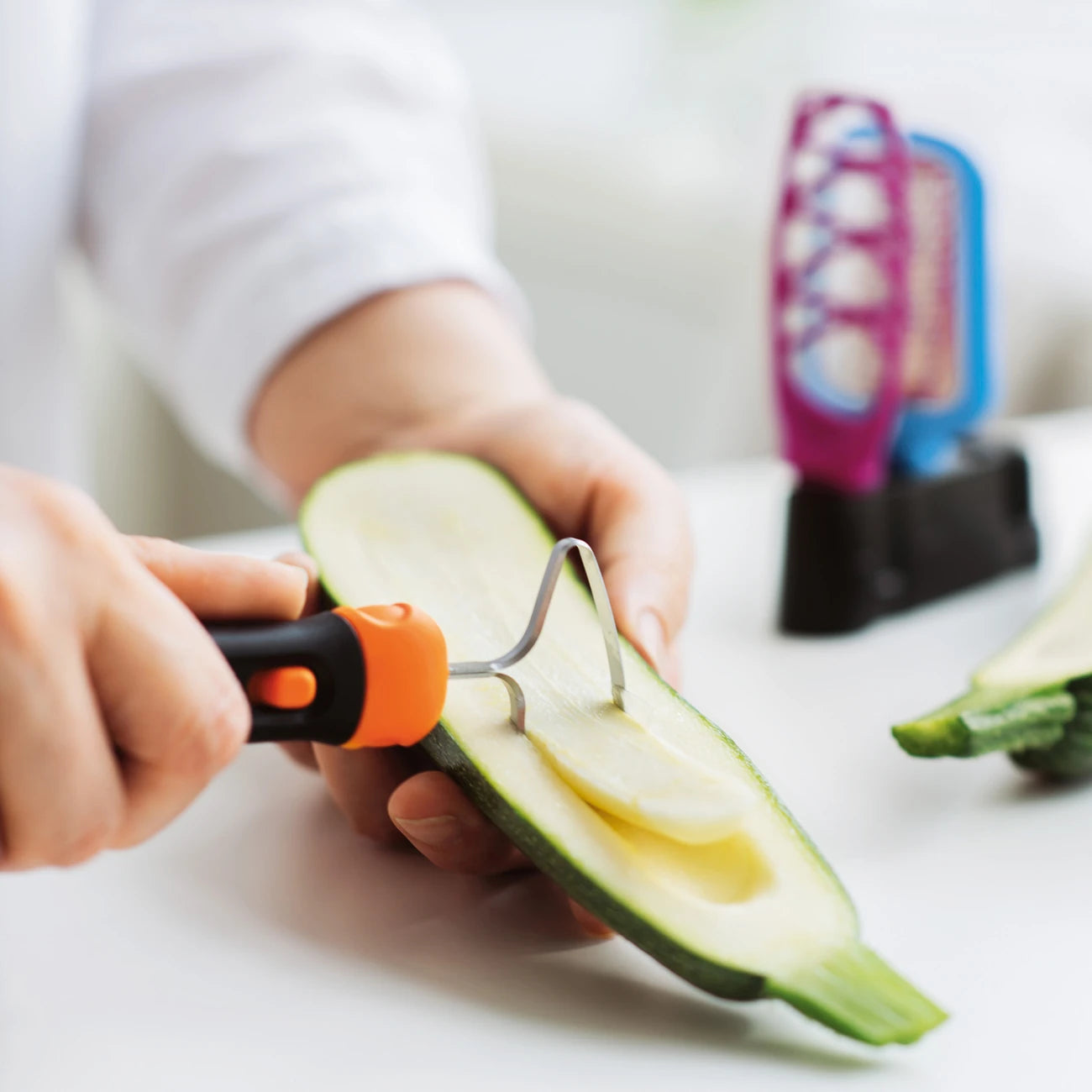 Klick Trio von der Marke Tupperware / Reibe, Schäfer und Presse in einem / Ideal für Gemüse, Obst oder auch zum Reiben von Schokolade und anderen Backzutaten / hier direkt online kaufen