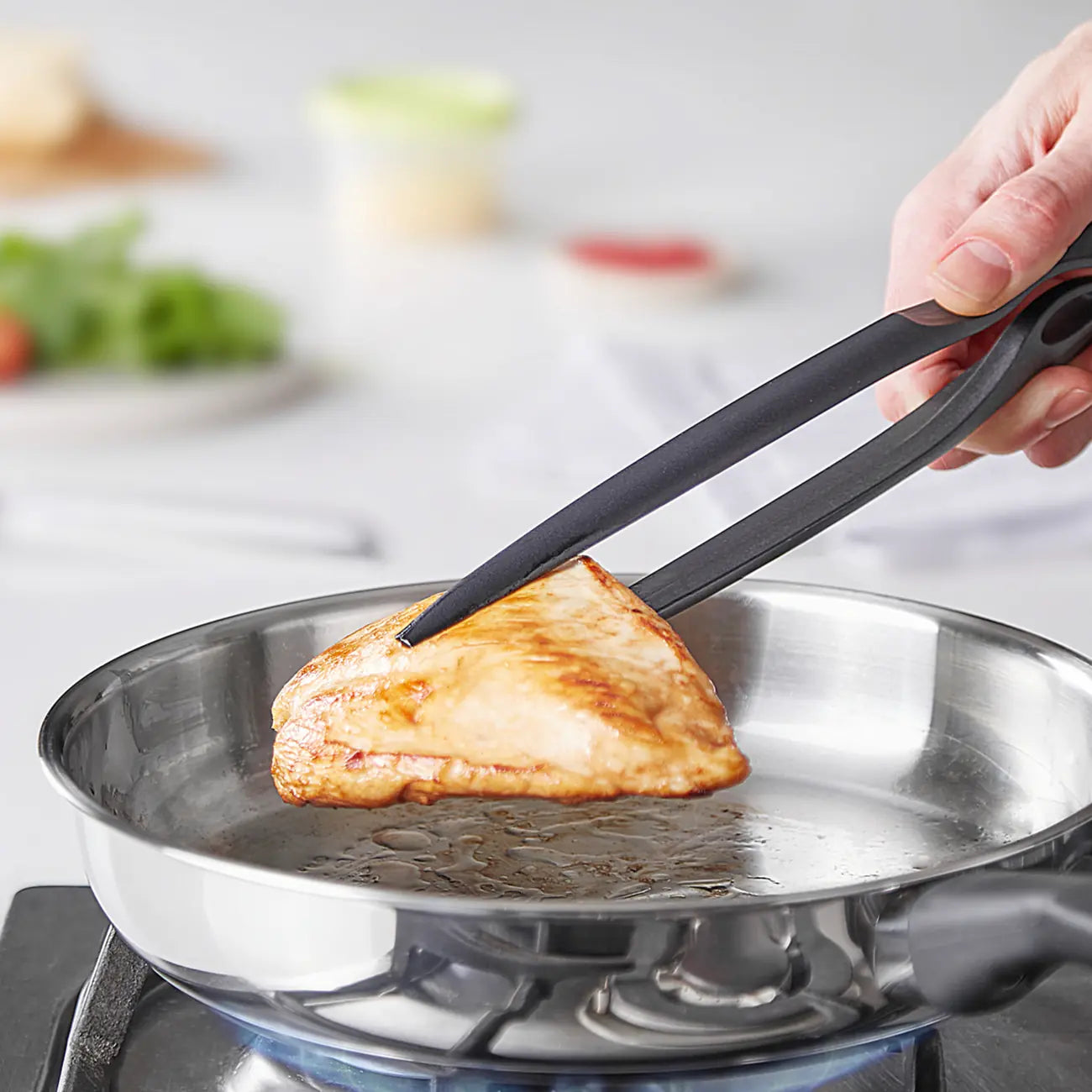 Multigreifer Küchenfreund Zange von der Marke Tupperware / mit Praktischem Aufhängeloch / mit schlanker Gerippter Spitze / Hitzebeständiges Material / Langlebig & Praktisch / zum Mischen, Rühre und Servieren / Hier direkt online kaufen 