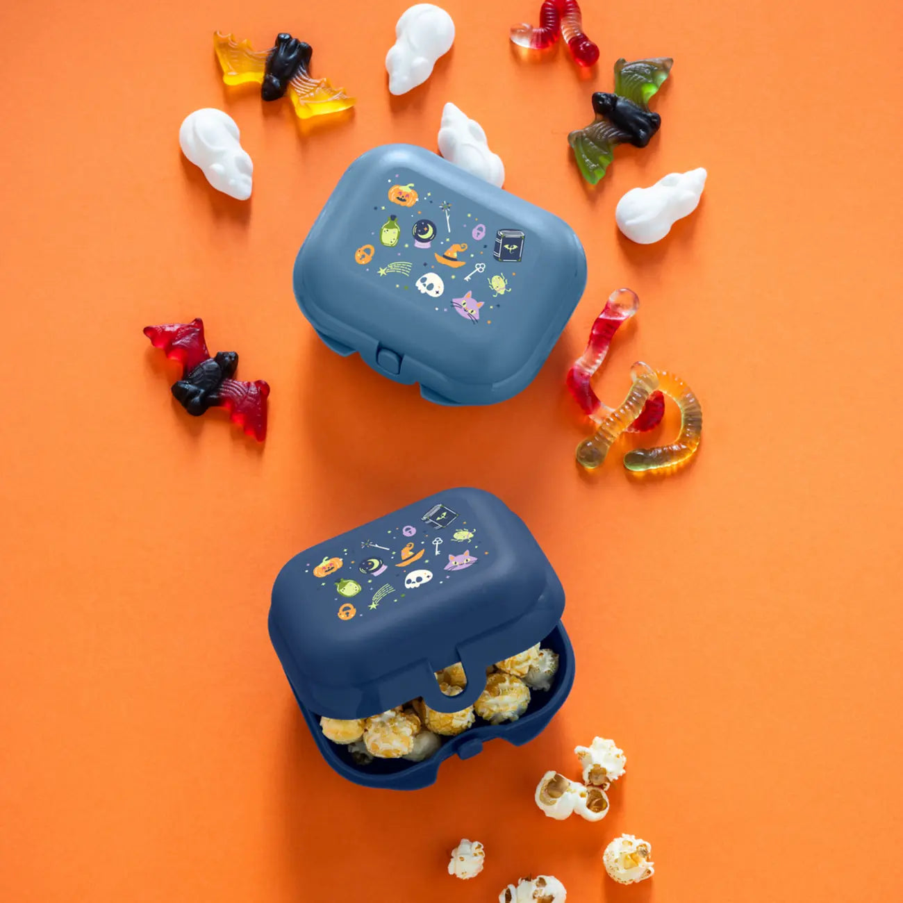 Oyster Mini Twin Set Halloween von der Marke Tupperware / 2 Brotboxen in Halloween Design / leicht zu öffnen und zu schließen / Ideal fürs Pausenbrot / Kinderfreundlich / Beispielbild gefüllt mit Snacks / Hier direkt online kaufen 