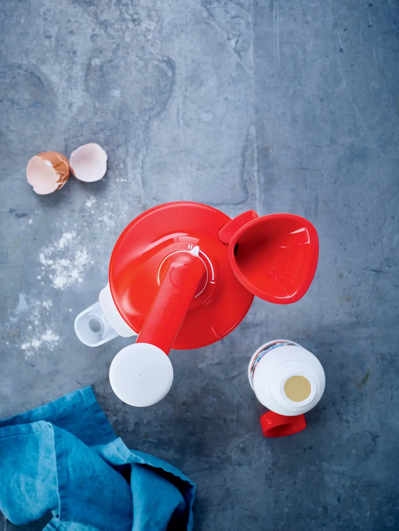 Easy Speedy 1,25l Mixx von der Marke Tupperware / Rührgerät ohne Stromverbrauch / Ideal für den Campingurlaub / mit 2 Gang Schaltung / Ideal für festen Teig aber auch für luftige Cremes / Energiesparend / Ansicht EasySpeedy von Oben / Hier direkt online kaufen 