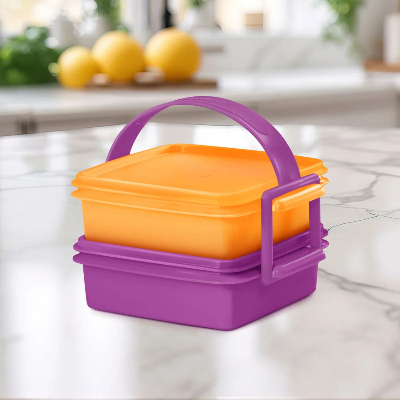Klick & Go- Set klein von der Marke Tupperware / in der Farbe Orange und Lila / Ideal für Unterwegs / mit Praktischem Tragehenkel / Stapelbar mit anderen Boxen dieser Art / 2x Klick & Go Lunchbox / zusammen klippbare Brotboxen / hier direkt online kaufen 