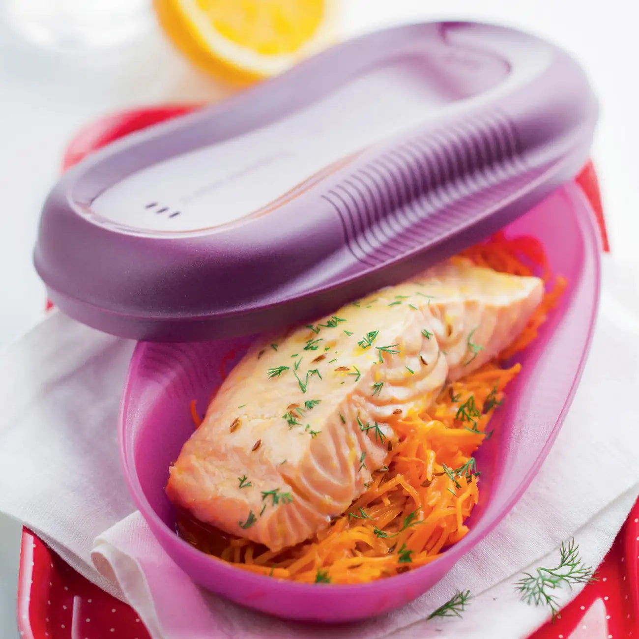 Mikro-Meister 430ml von der Marke Tupperware / in der Farbe Lila / Mikrowellenzubereitung / süße oder herzhafte Köstlichkeiten schnell und einfach zubereiten / Kühl und Gefriergeeignet / hier online kaufen