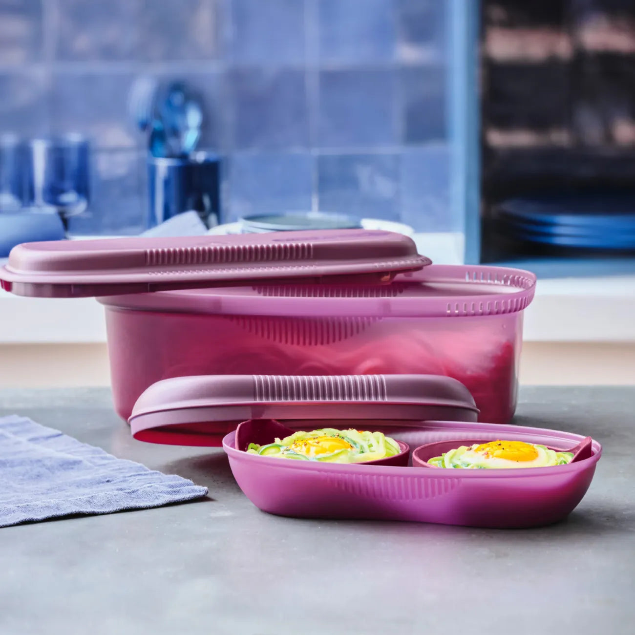 Mikro-Meister 430ml von der Marke Tupperware / in der Farbe Lila / Mikrowellenzubereitung / süße oder herzhafte Köstlichkeiten schnell und einfach zubereiten / Kühl und Gefriergeeignet / hier online kaufen