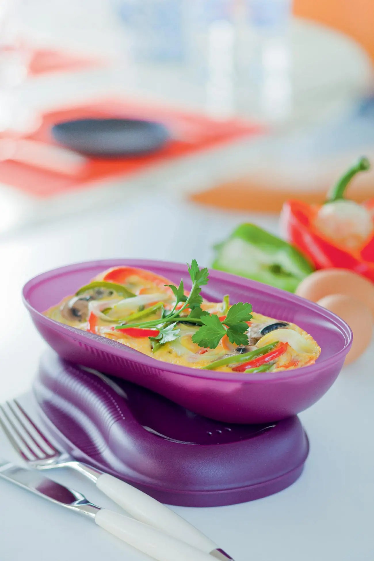 Mikro-Meister 430ml von der Marke Tupperware / in der Farbe Lila / Mikrowellenzubereitung / süße oder herzhafte Köstlichkeiten schnell und einfach zubereiten / Kühl und Gefriergeeignet / hier online kaufen