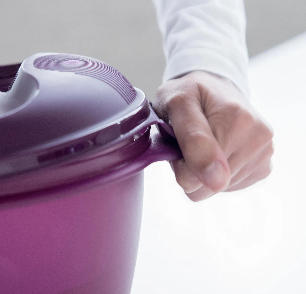 Großer Reis-Meister 3 L von der Marke Tupperware / in der Farbe Lila / Mikrowellen Reis-Kocher / zum kochen von Reis oder Getreide / mit Cleveren Einsatz der das Überkochen verhindert / Hier direkt online kaufen 
