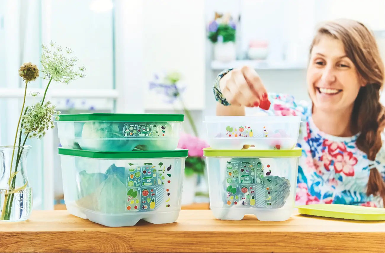 KlimaOase 1,8 L Variante Flach - Frischhaltebox von der Marke Tupperware / Ideal für langes Gemüse wie Spargel und Karotten / Nachhaltig und Effizient / Verlängert die Haltbarkeit von Obst und Gemüse / Stapelbar / Einzigartiges System zur Regulierung von Luftmenge und Feuchtigkeit / mit integriertem Frischegitter gegen überschüssige Feuchtigkeit / Hier direkt online kaufen