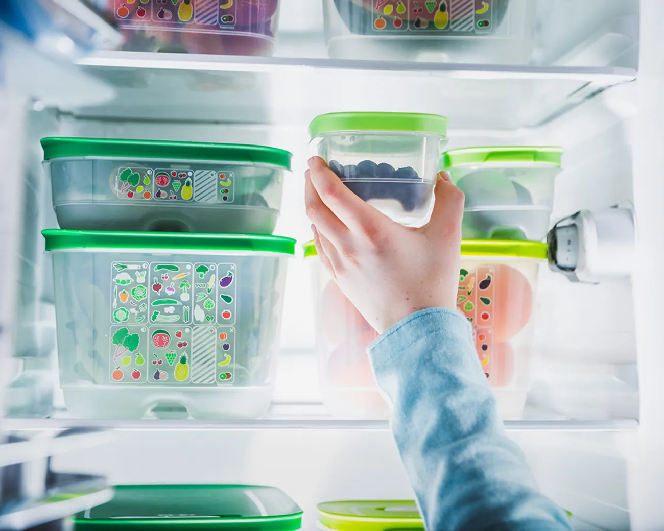 KlimaOase 4,4 L Frischhaltebox von der Marke Tupperware / Nachhaltig und Effizient / Verlängert die Haltbarkeit von Obst und Gemüse / Stapelbar / Einzigartiges System zur Regulierung von Luftmenge und Feuchtigkeit / mit integriertem Frischegitter gegen überschüssige Feuchtigkeit / Hier direkt online kaufen