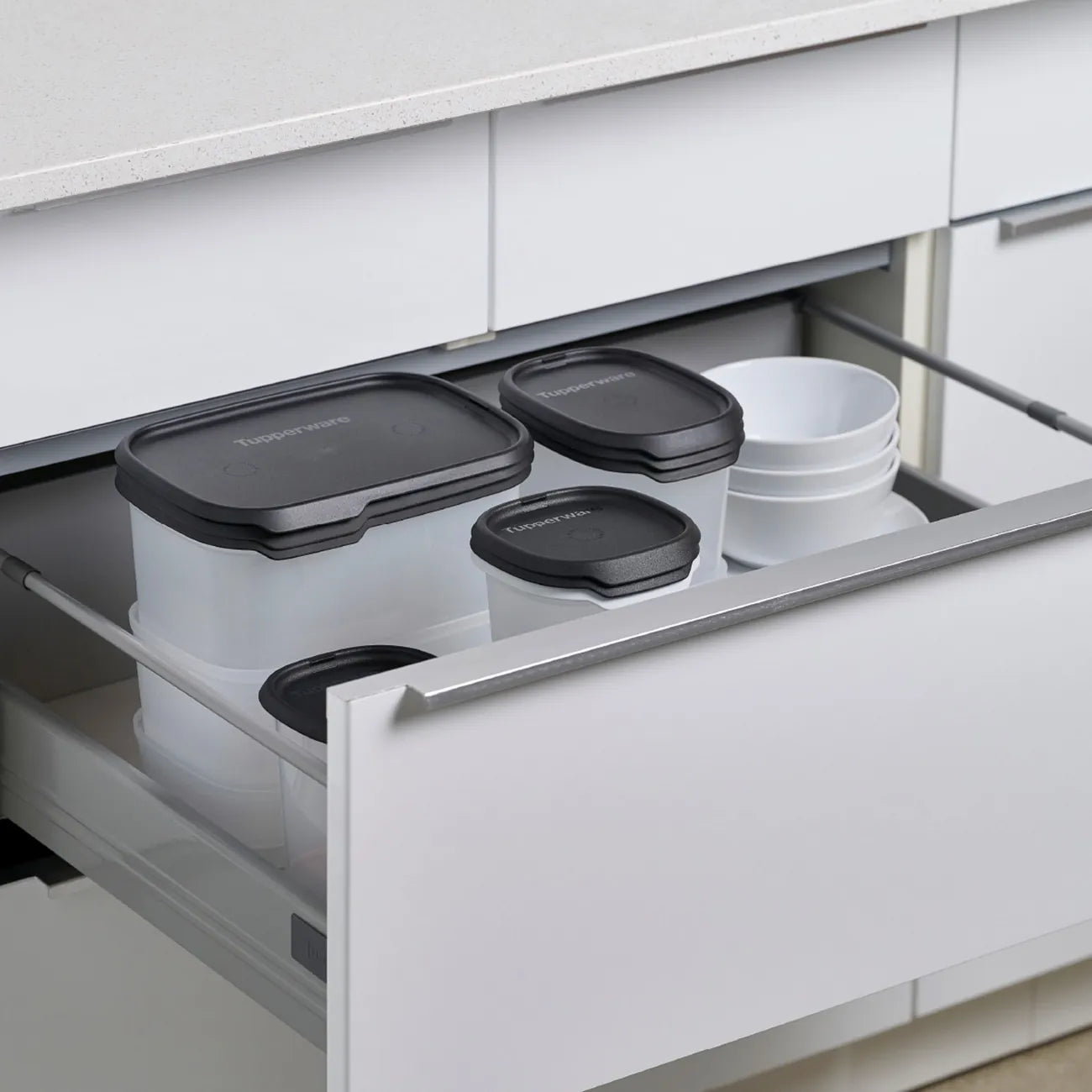One Touch Fresh rechteckig 2,8 Liter von der Marke Tupperware / Vorratsbehälter / in der Farbe Schwarz / Aufbewahrungsbehälter / Ideal für Trockenvorräte / Luft und Wasserdicht schließend / Hier direkt online kaufen
