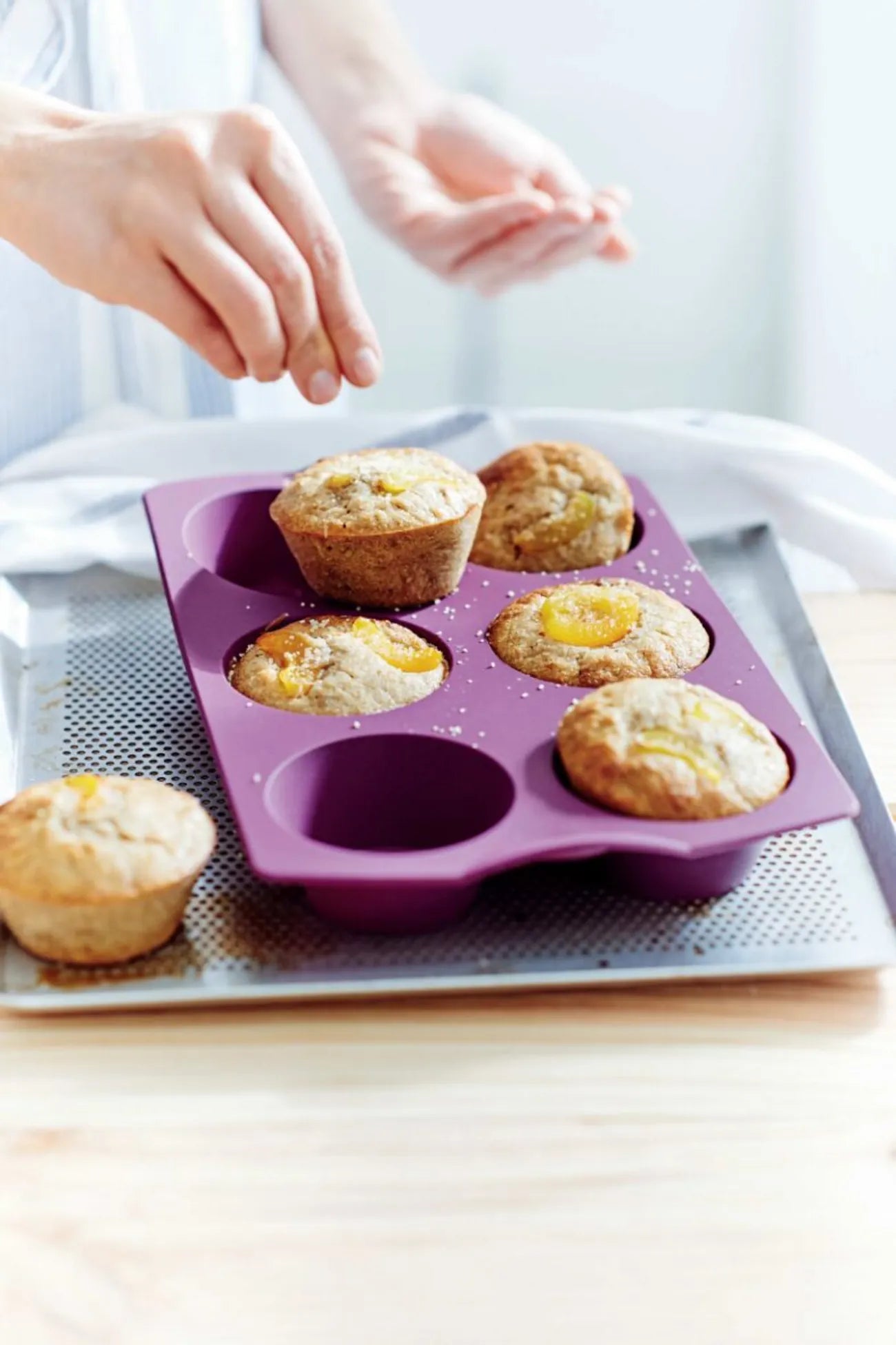 Easyplus Silikonform TupCakes von der Marke Tupperware / Backform in der Farbe Lila / Ideal für Muffins, Cupcakes und vieles mehr / für Temperaturen von -25°C bis 220°C / dank der Antihafteigenschaften lässt sich gebackenes Problemlos aus der Form lösen /  für Perfekte Backergebnisse bei jedem Gebrauch / geeignet für Kühlschrank, Gefrierschrank, Backofen und Mikrowelle / Hier direkt online kaufen 