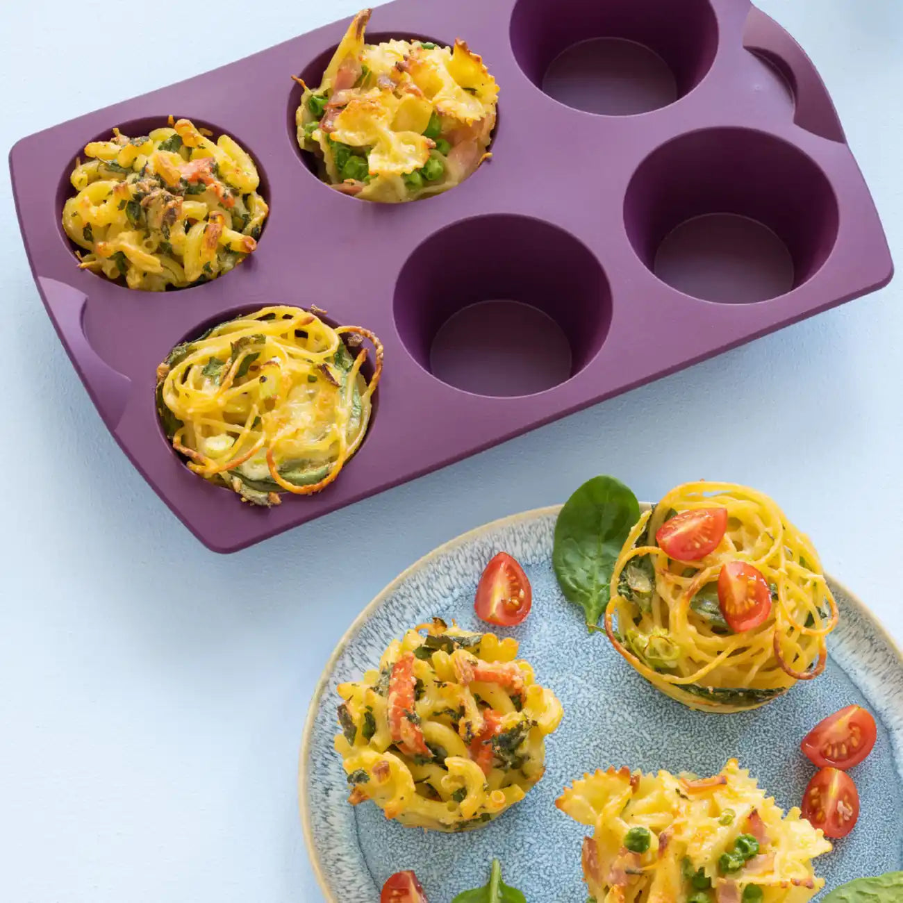 Easyplus Silikonform TupCakes von der Marke Tupperware / Backform in der Farbe Lila / Ideal für Muffins, Cupcakes und vieles mehr / für Temperaturen von -25°C bis 220°C / dank der Antihafteigenschaften lässt sich gebackenes Problemlos aus der Form lösen /  für Perfekte Backergebnisse bei jedem Gebrauch / geeignet für Kühlschrank, Gefrierschrank, Backofen und Mikrowelle / Hier direkt online kaufen 