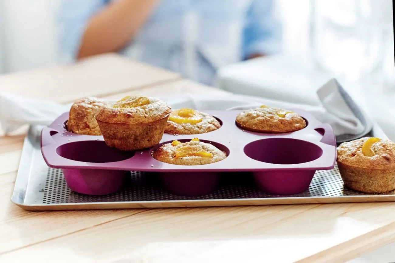 Easyplus Silikonform TupCakes von der Marke Tupperware / Backform in der Farbe Lila / Ideal für Muffins, Cupcakes und vieles mehr / für Temperaturen von -25°C bis 220°C / dank der Antihafteigenschaften lässt sich gebackenes Problemlos aus der Form lösen /  für Perfekte Backergebnisse bei jedem Gebrauch / geeignet für Kühlschrank, Gefrierschrank, Backofen und Mikrowelle / Hier direkt online kaufen 