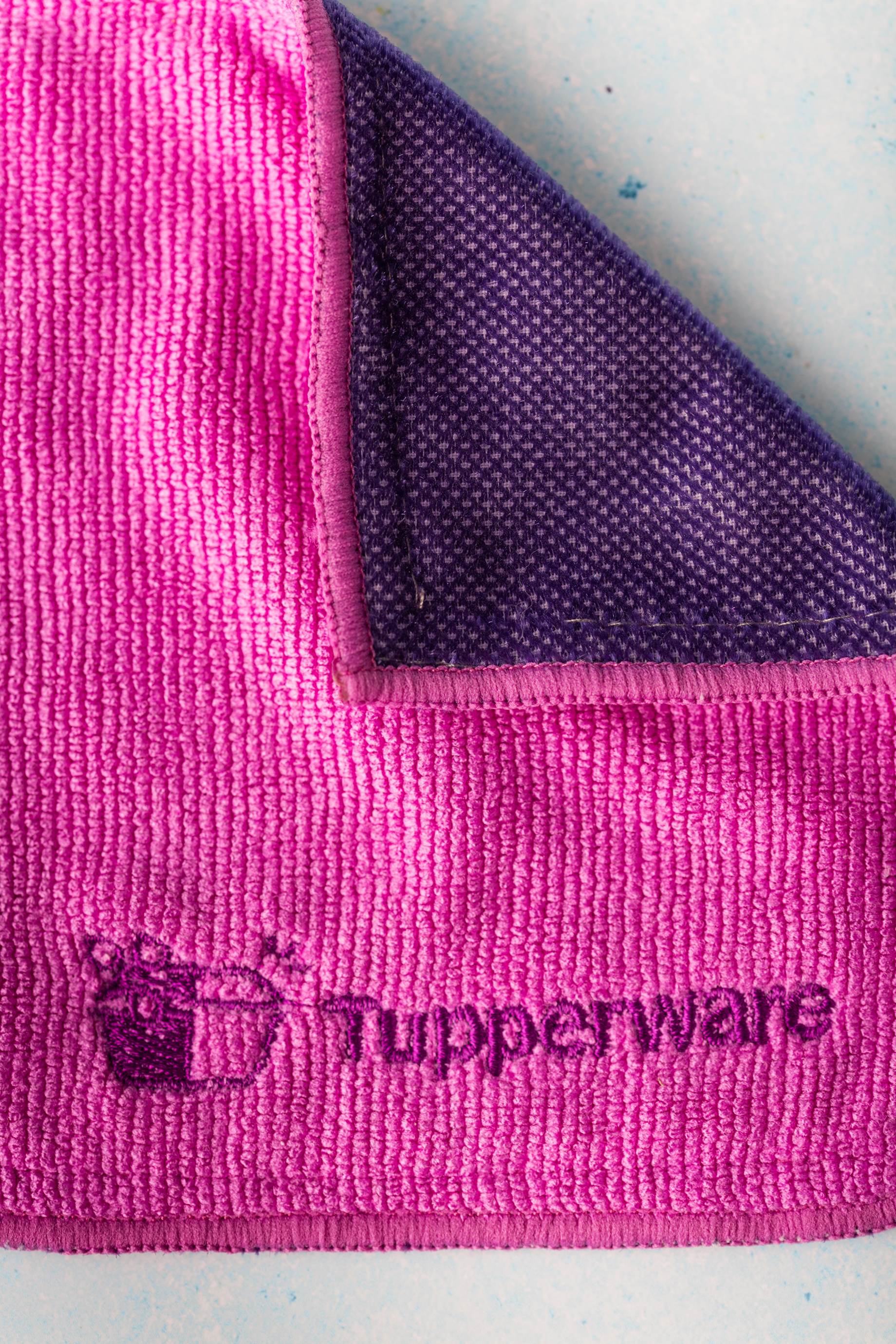 FaserPro UltraStark für die UltraPro Serie von der Marke Tupperware / Reinigungstuch / zum leichten Reinigen von Töpfen, Ceran Kochfeldern und Spülbecken / Beidseitig nutzbar / Mikrofasertuch / Hier direkt online kaufen 