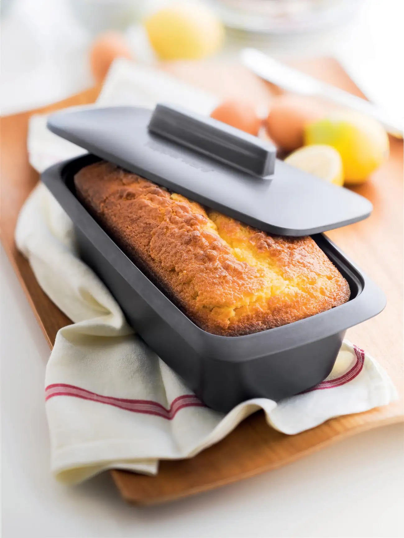 UltraPro Kastenform 1,8 L von der Marke Tupperware / geeignet für Mikrowelle und Backofen / ideal für Brote, Kuchen und leckere Pasteten oder Aufläufe / für gleichmäßiges Garen / Hier direkt online kaufen