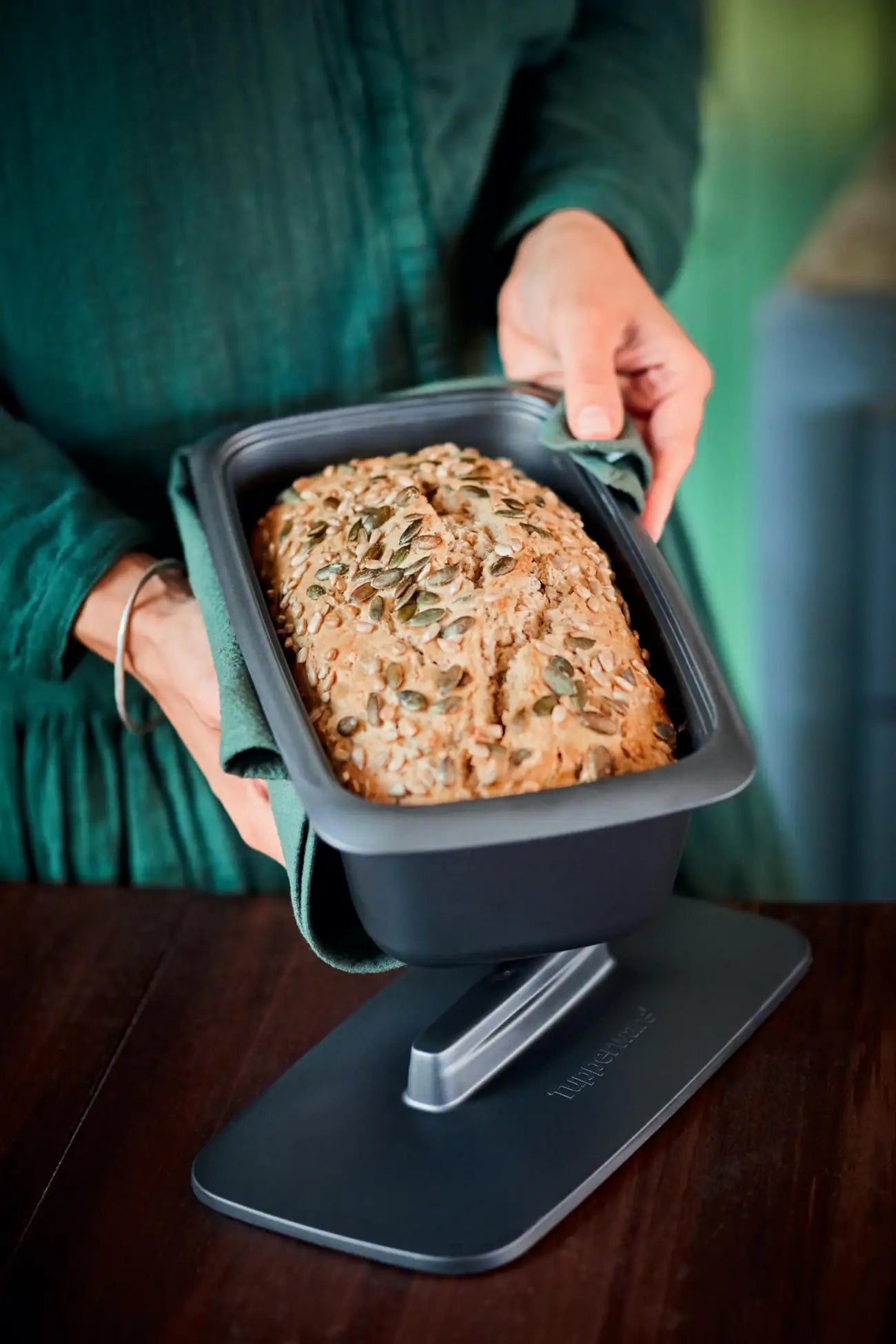 UltraPro Kastenform 1,8 L von der Marke Tupperware / geeignet für Mikrowelle und Backofen / ideal für Brote, Kuchen und leckere Pasteten oder Aufläufe / für gleichmäßiges Garen / Hier direkt online kaufen