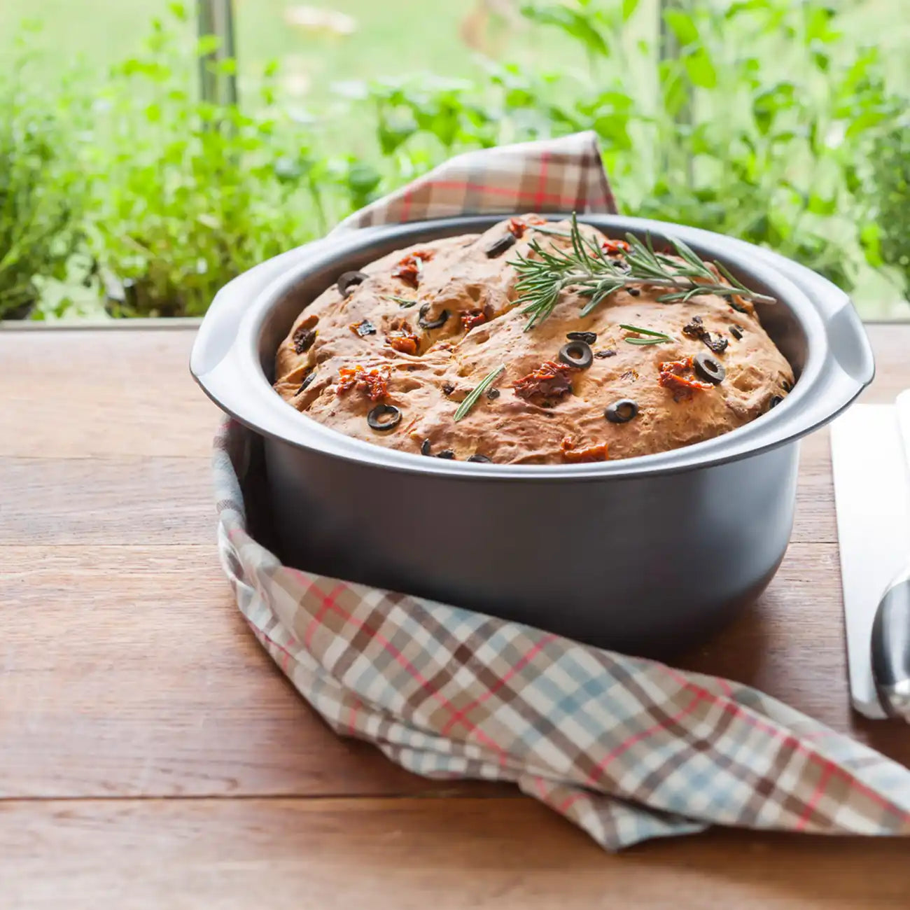UltraPro 5 L Kasserolle Oval von der Marke Tupperware / zum Garen, Braten, Überbacken und Servieren / Ideal für ein ganzes Hähnchen / Superleicht / Spülmaschinenbeständig / Mikrowellen und Backofen geeignet / Hier direkt online kaufen 
