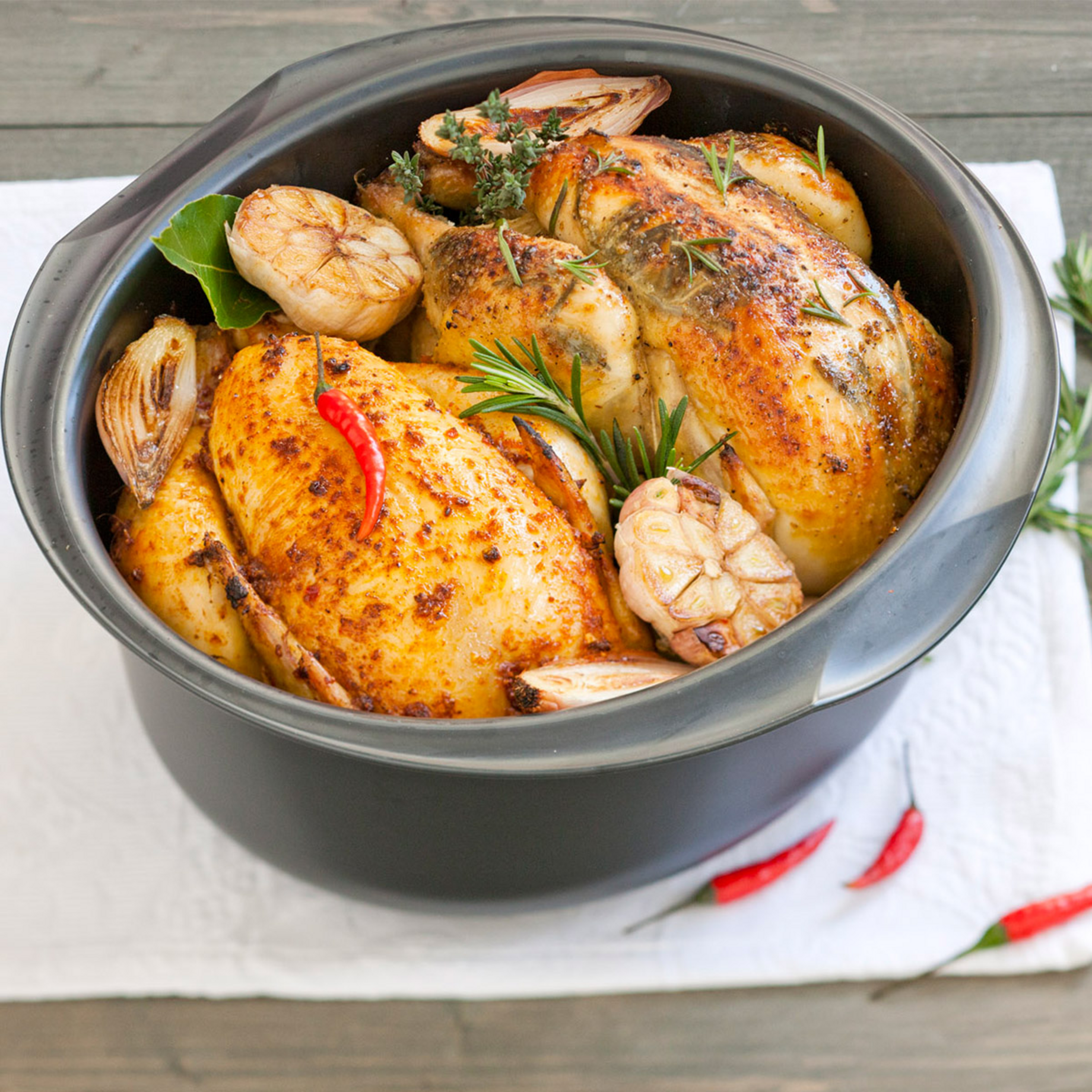 UltraPro 5 L Kasserolle Oval von der Marke Tupperware / zum Garen, Braten, Überbacken und Servieren / Ideal für ein ganzes Hähnchen / Superleicht / Spülmaschinenbeständig / Mikrowellen und Backofen geeignet / Hier direkt online kaufen 