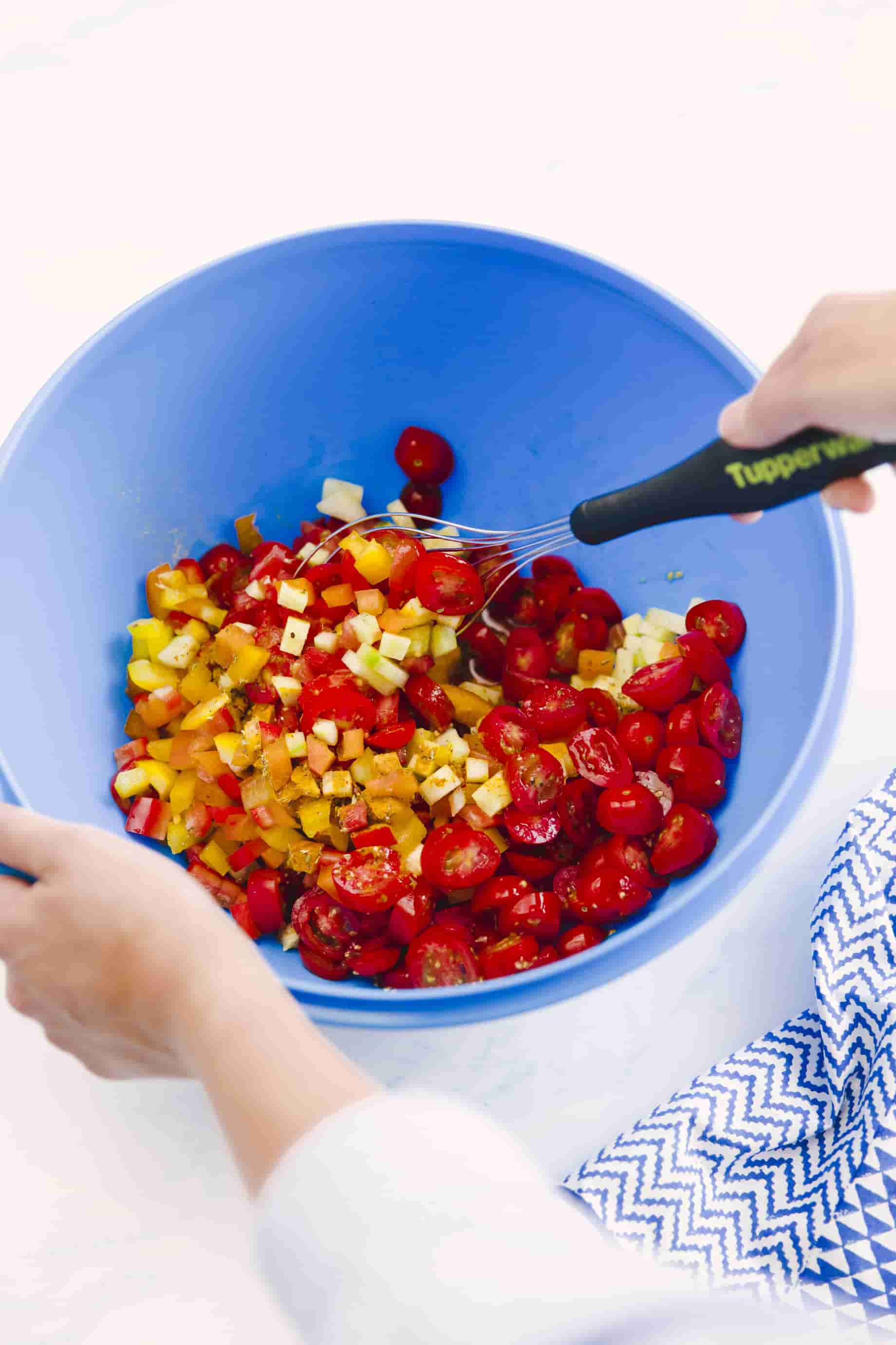 Griffbereit Tellerbesen von der Marke Tupperware / mit ergonomischen Griff / Ideal zum aufschlagen von Sahne / Hier direkt online kaufen 