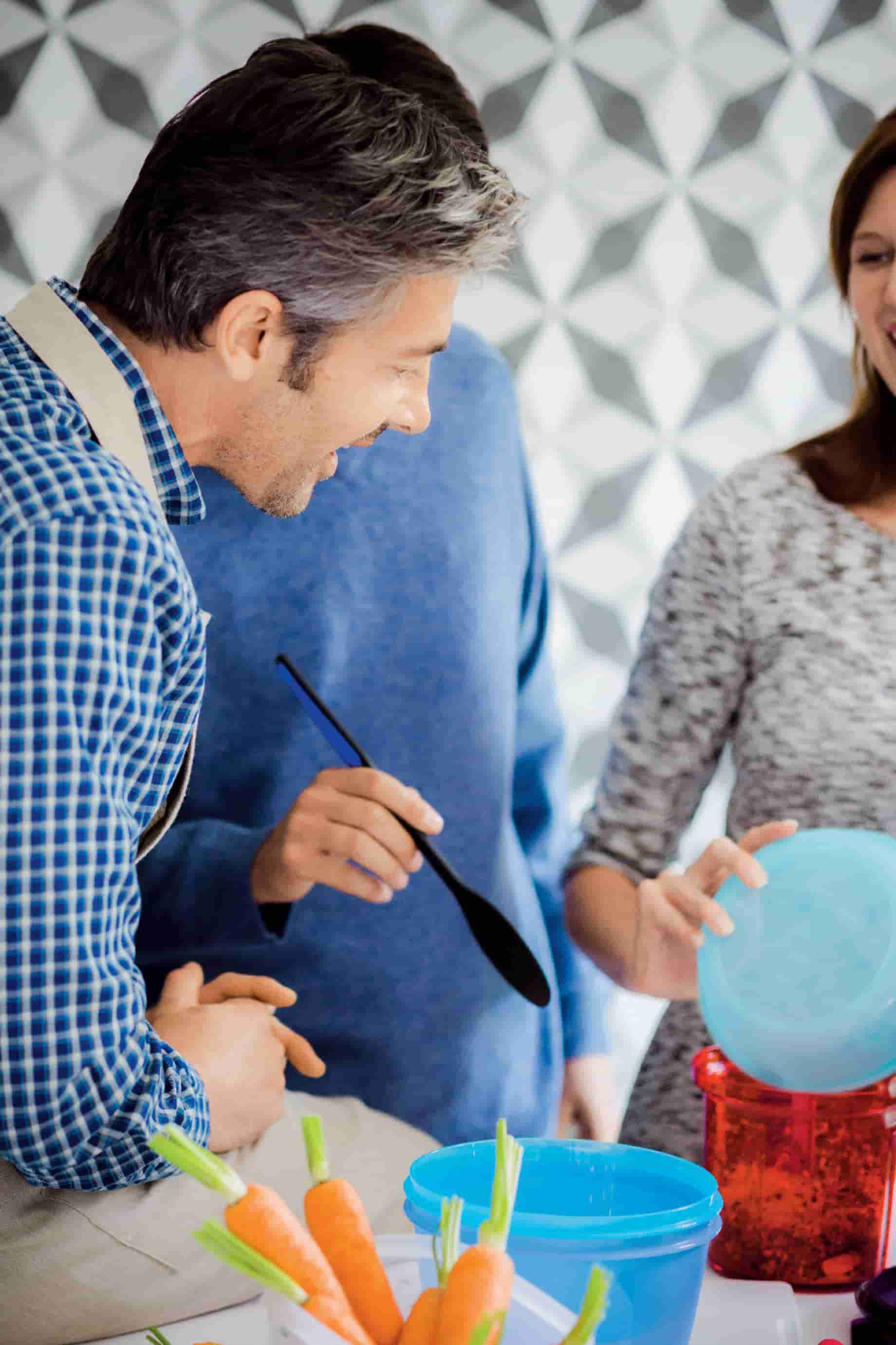 Griffbereit Kochlöffel von der Marke Tupperware / mit ergonomischen Griff / Perfekt zu m rühren und herstellen von Teig / Hier direkt online kaufen