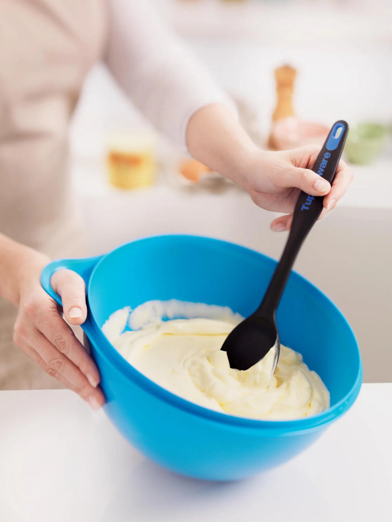 Griffbereit Kochlöffel von der Marke Tupperware / mit ergonomischen Griff / Perfekt zu m rühren und herstellen von Teig / Hier direkt online kaufen