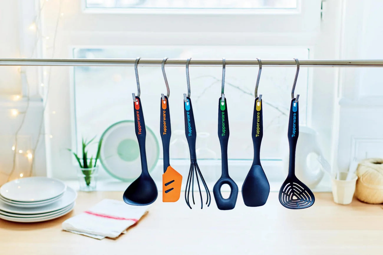 Griffbereit Schöpflöffel von der Marke Tupperware / mit ergonomischen Griff / mit gerade abgeflachter Vorderkante zum Idealen Schöpfen / Hier direkt online kaufen 