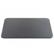 Schneidflex Schneidunterlage von der Marke Tupperware / in der Farbe Schwarz / mit rutschfester Unterseite / flexibles Material zum Idealen Schütten von Schneidgut / Hier direkt online kaufen 