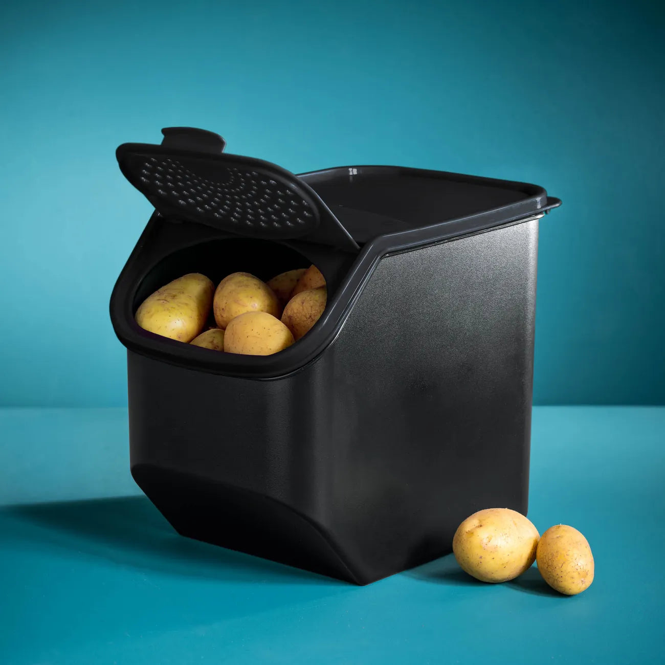 Kartoffel Lager von der Marke Tupperware / in der Farbe Schwarz / Lebensmittel Lager für Kartoffeln / Optimales Klima dank Lüftungslöchern & Keim Verhinderung / Platz für 4,7 Kg / Hier direkt online kaufen