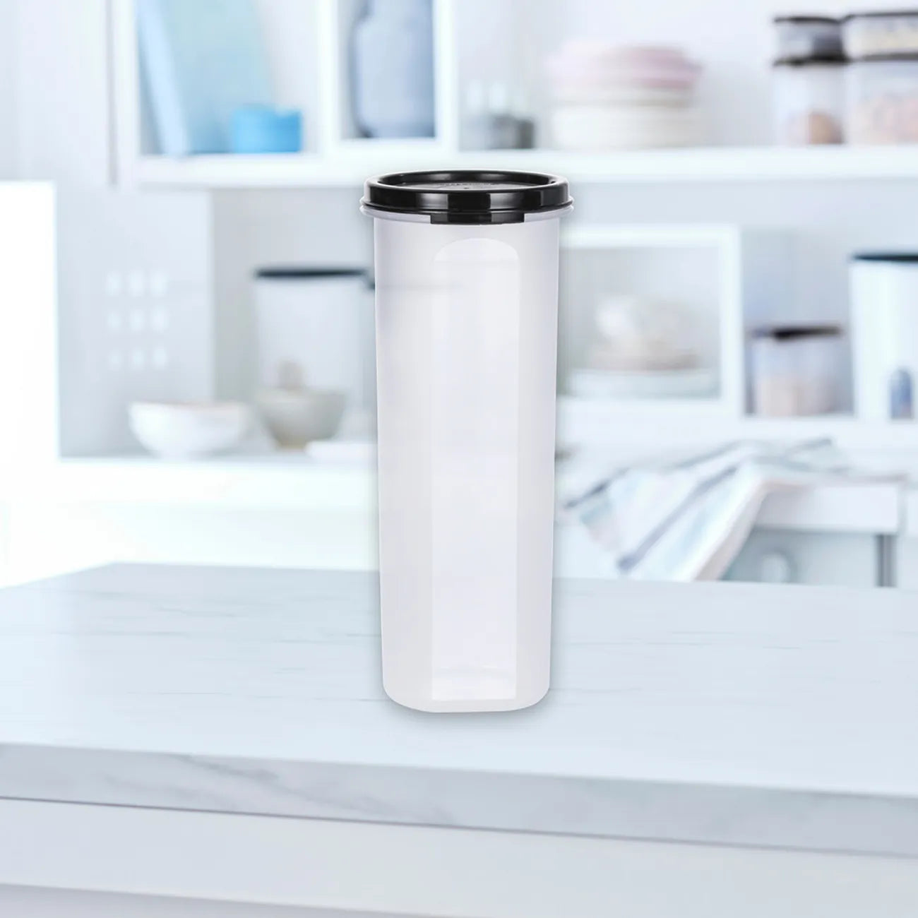 Eidgenosse Rund 860 ml von der Marke Tupperware / Deckelfarbe Schwarz mit Schüttklappe / rund / mit Transparenten Sichtfenster für mehr Übersicht / runde Form für platzsparende Aufbewahrung / dichtschließender Deckel / modular Stapelbar / Vorratsdose / Lebensmittelaufbewahrung / Hier direkt online kaufen 