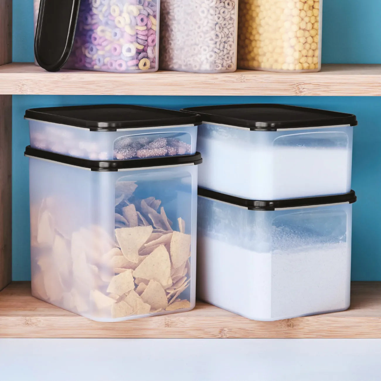 Eidgenosse Rechteckig 2L von der Marke Tupperware / Deckelfarbe Schwarz / mit Transparenten Sichtfenster für mehr Übersicht / runde Form für platzsparende Aufbewahrung / dichtschließender Deckel / modular Stapelbar / Vorratsdose / Lebensmittelaufbewahrung / Hier direkt online kaufen 