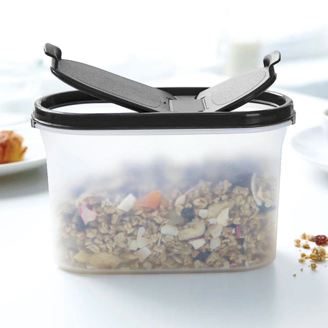 Eidgenosse 1,1 Liter oval von der Marke Tupperware / Vorratsbehälter / Aufbewahrungsbehälter / Ovale Vorratsdose / Modular Stapelbar / Deckel mit zwei Schütten / Hier direkt online kaufen