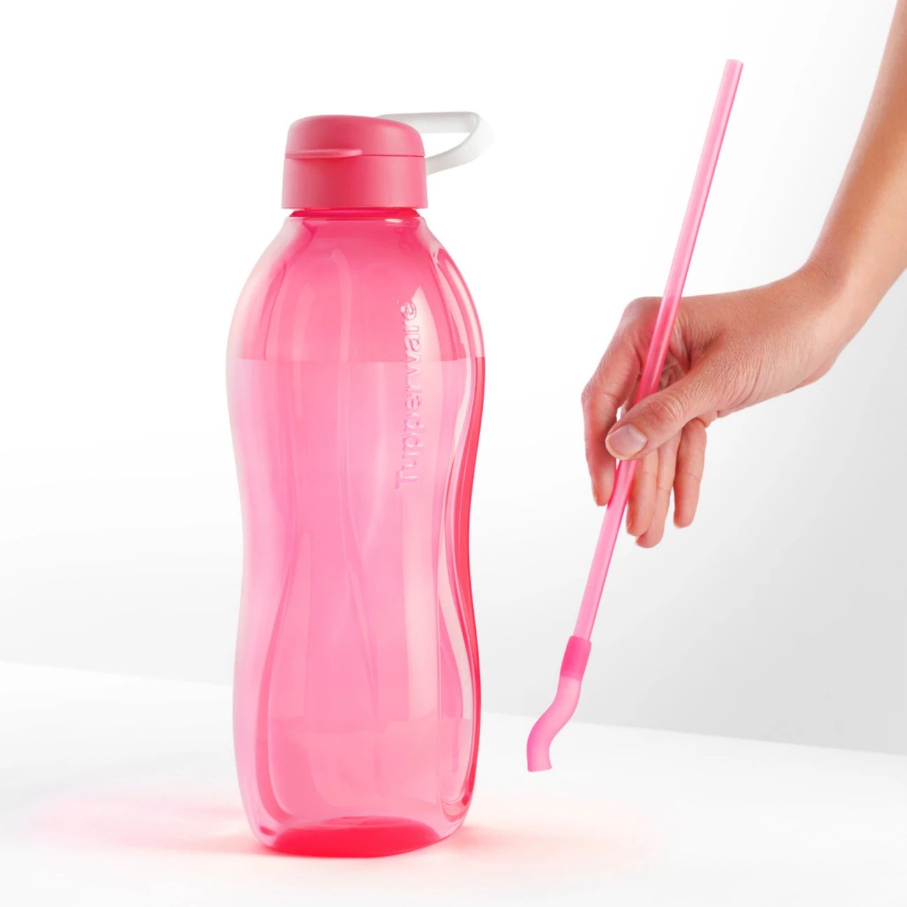 EcoEasy 2L von der Marke Tupperware / in der Farbe Pink / mit Flex Trinkhalm / Perfekt für Unterwegs und Zuhause / Pop Up Strohhalm / Trinkflasche / Hier direkt online kaufen