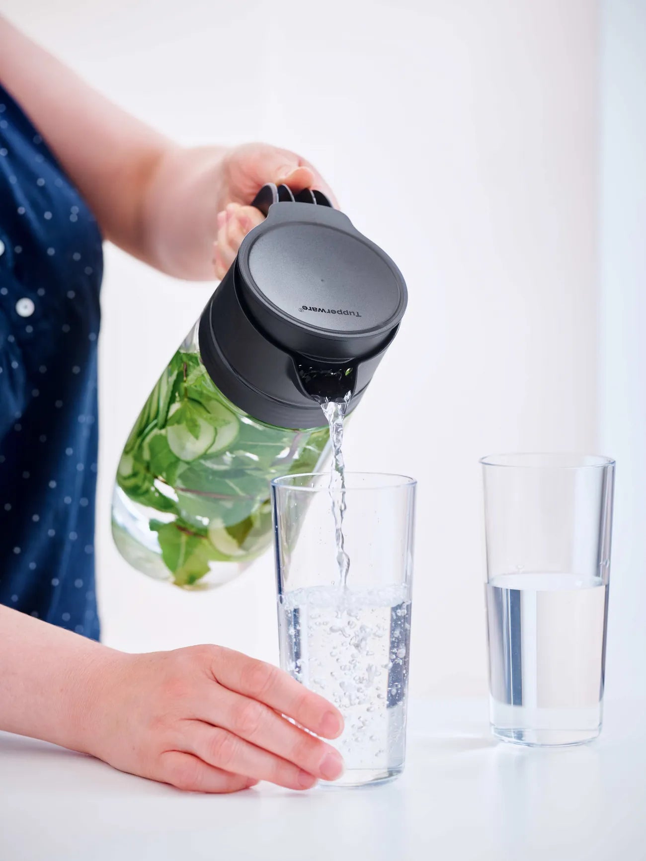 TupperTime Kanne 1,7 L Clear Line Kanne / modern Transparente Kanne / zum Servieren / Perfekt für Limonade oder Saft / Perfekt für den Alltag / mit Deckel gegen Insekten / Hier direkt online kaufen