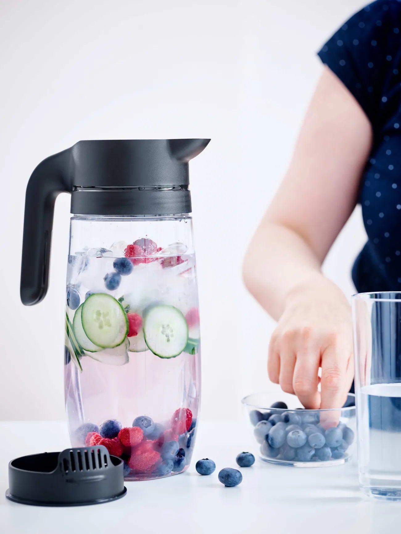 TupperTime Kanne 1,7 L Clear Line Kanne / modern Transparente Kanne / zum Servieren / Perfekt für Limonade oder Saft / Perfekt für den Alltag / mit Deckel gegen Insekten / Hier direkt online kaufen